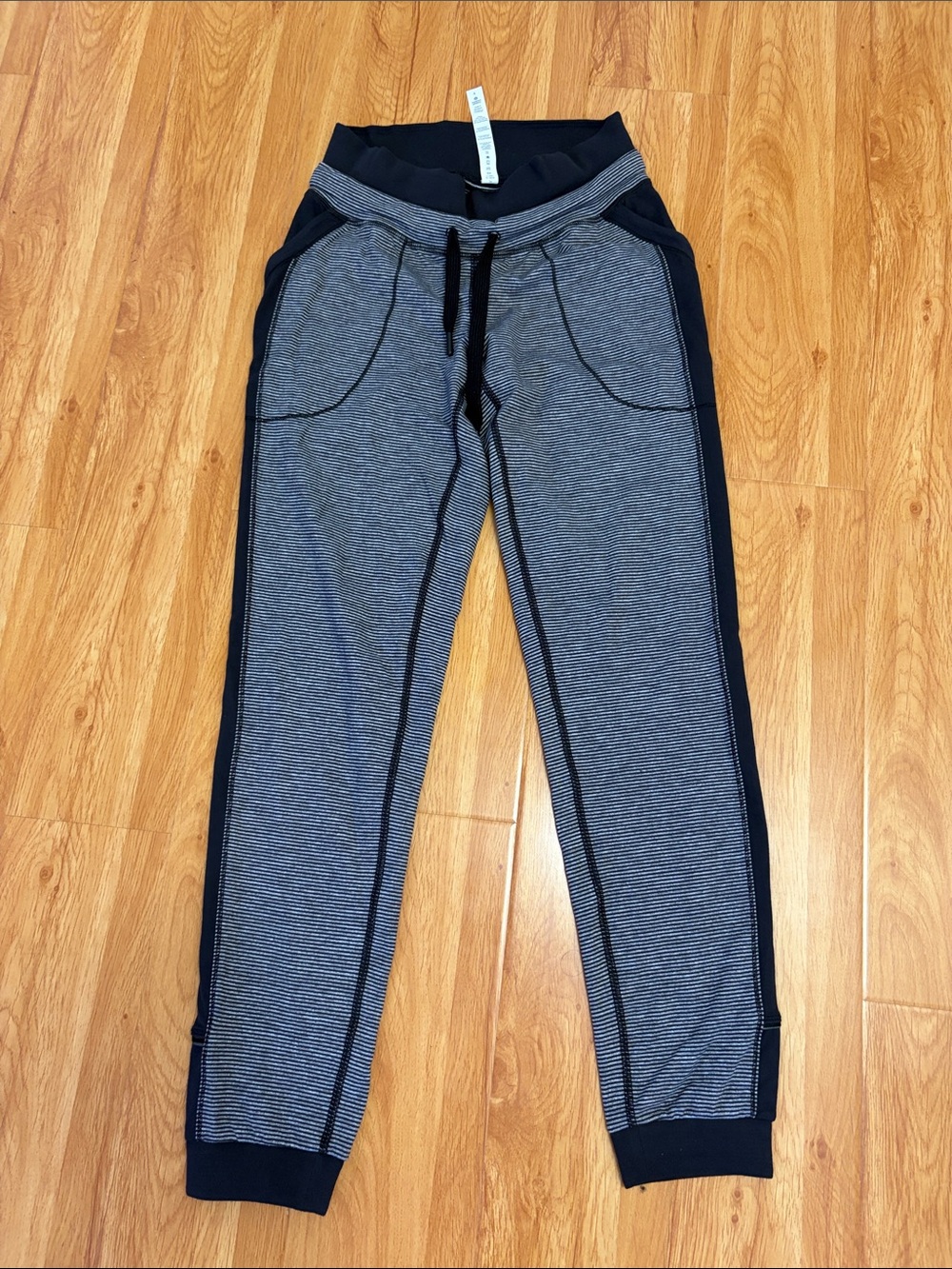 lululemon athletica Black and Gray mini Stripe Joggers size 4